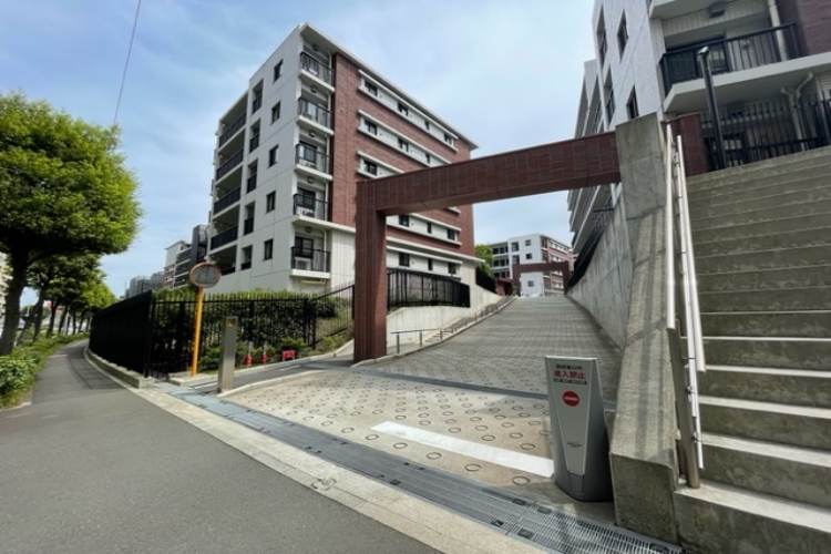シティテラス横浜仲町台弐番館のサブエントランス