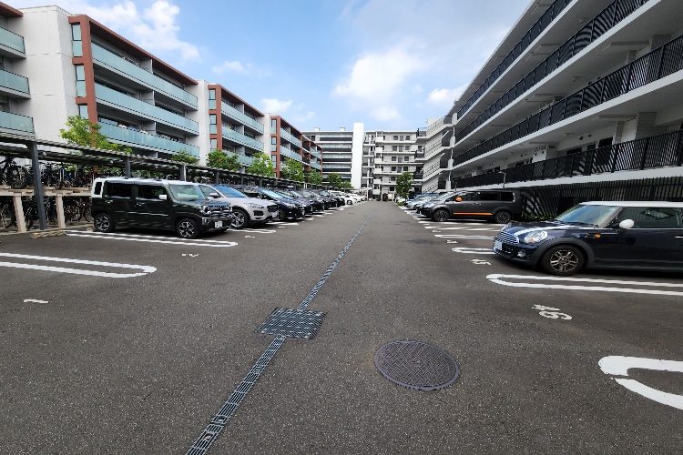 シティテラス横浜仲町台弐番館の駐車場